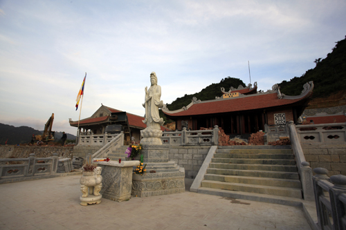 Độc[-]đáo[-]ngôi[-]chùa[-]tuyệt[-]đẹp[-]cạnh[-]thác[-]Bản[-]Giốc